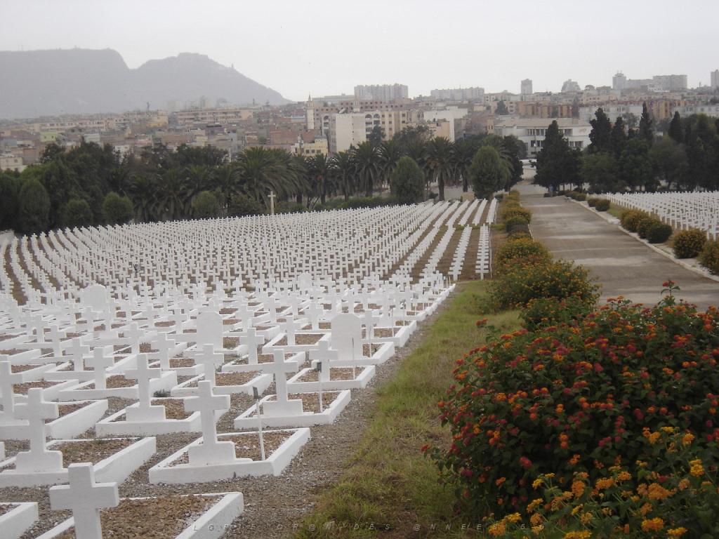 CIMETIERE SEPTEMBRE 2006 ORAN PETIT LAC 05.jpg